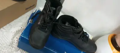 Zapatillas deportivas negras Reebok de cuero - miniatura 2