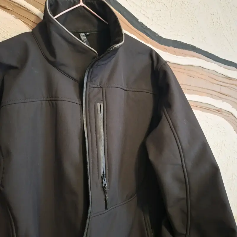 Chaqueta softshell negra talla L - 1