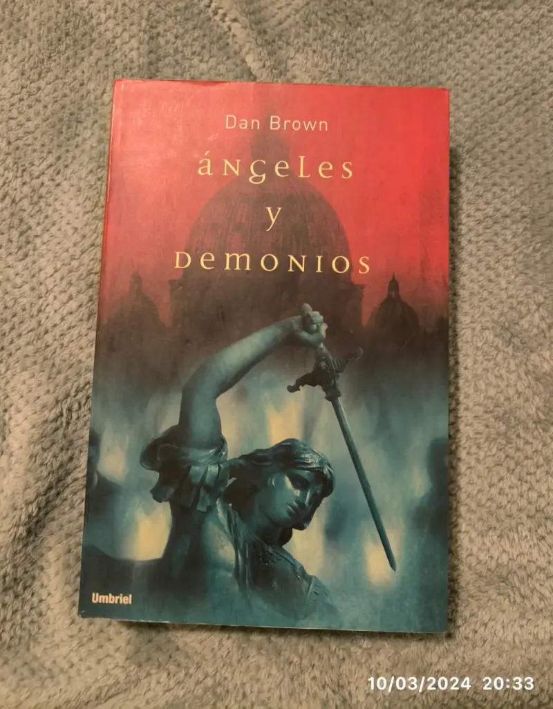 Libro Ángeles y Demonios de Dan Brown