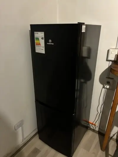 Refrigerador Mademsa negro. - miniatura 1