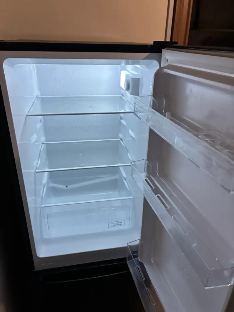 Refrigerador Mademsa negro. - 2