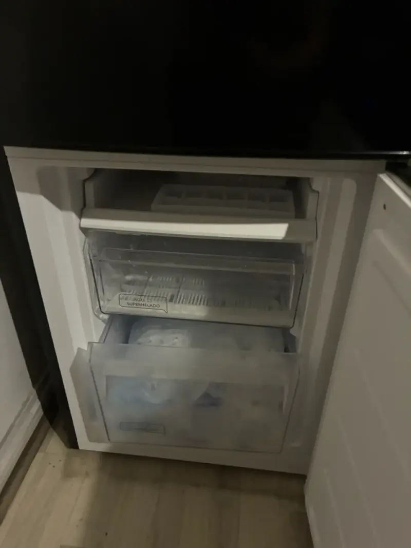Refrigerador Mademsa negro. - 3