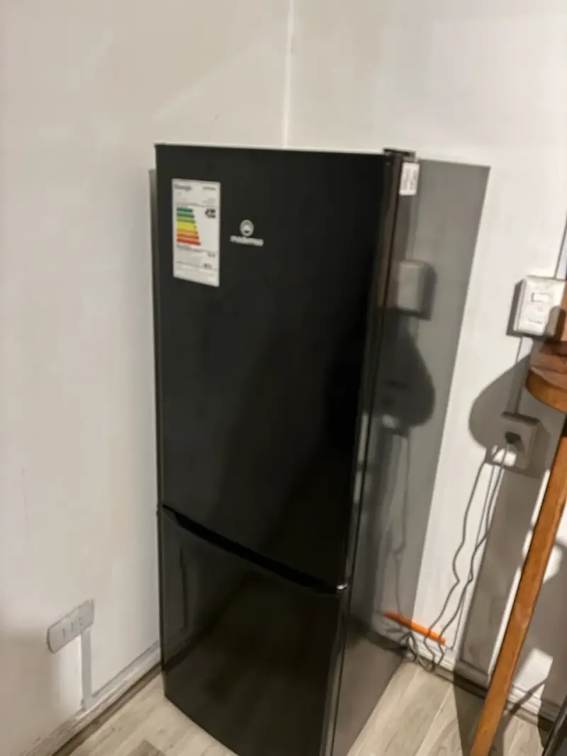 Refrigerador Mademsa negro. - 4