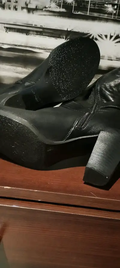 Botas de cuero negras Hush Puppies con tacón - miniatura 3