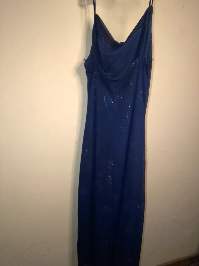 Vestido de noche azul con brillo - 4