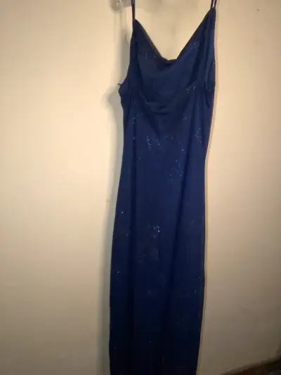 Vestido de noche azul con brillo - miniatura 4