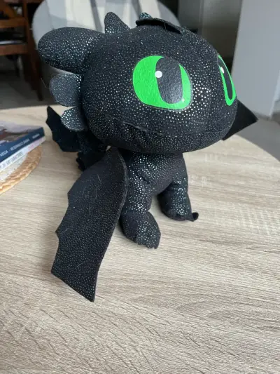 Peluche de chimuelo con ojos verdes - miniatura 1