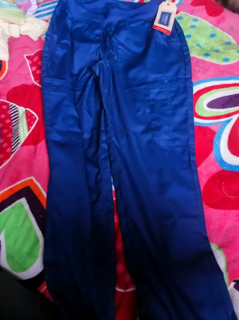 Pantalón de enfermera talla xs y s cherokee