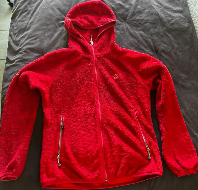Chaqueta de polar roja con capucha Doite - 1