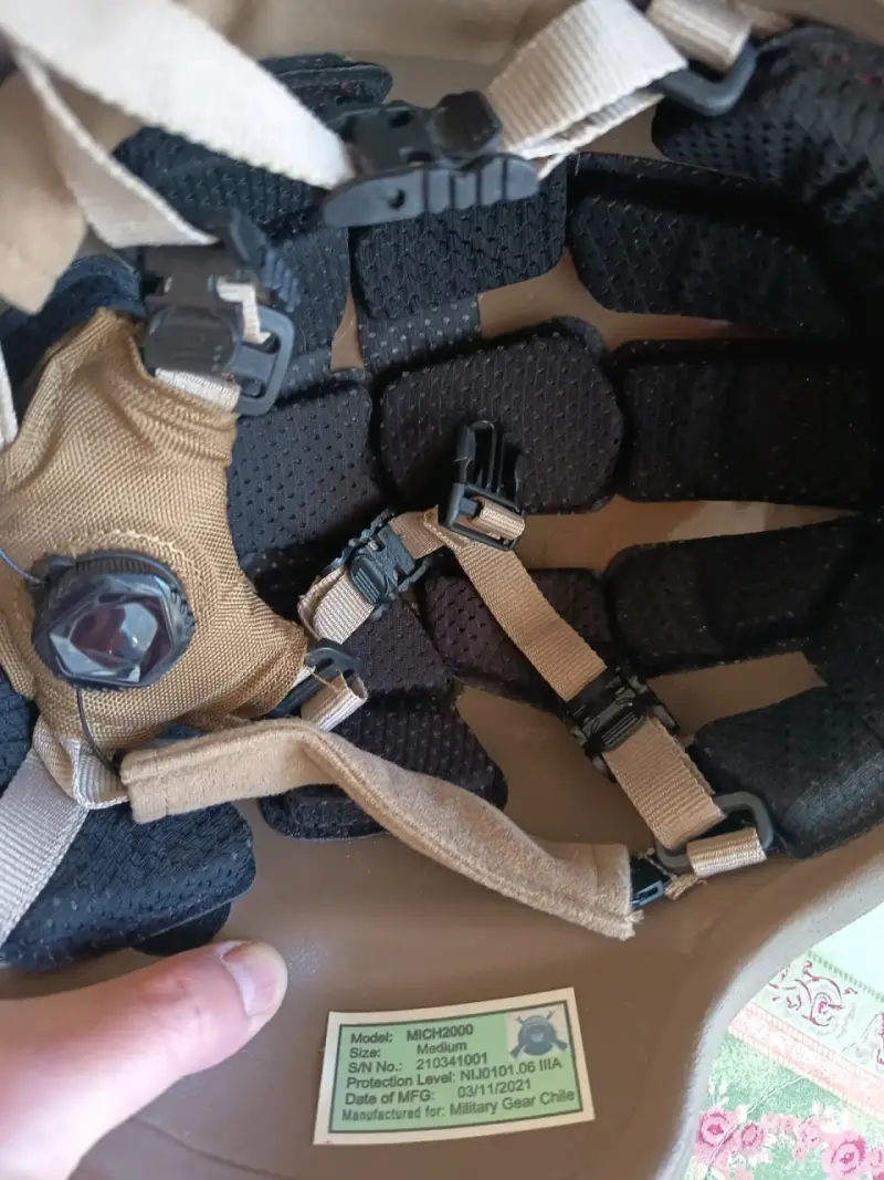 Casco táctico camuflado MICH 2000 - 2