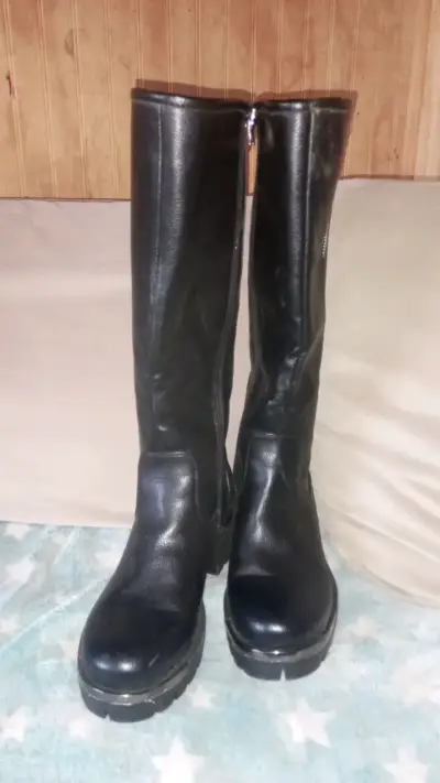 Botas negras de cuero con cierre lateral - miniatura 2