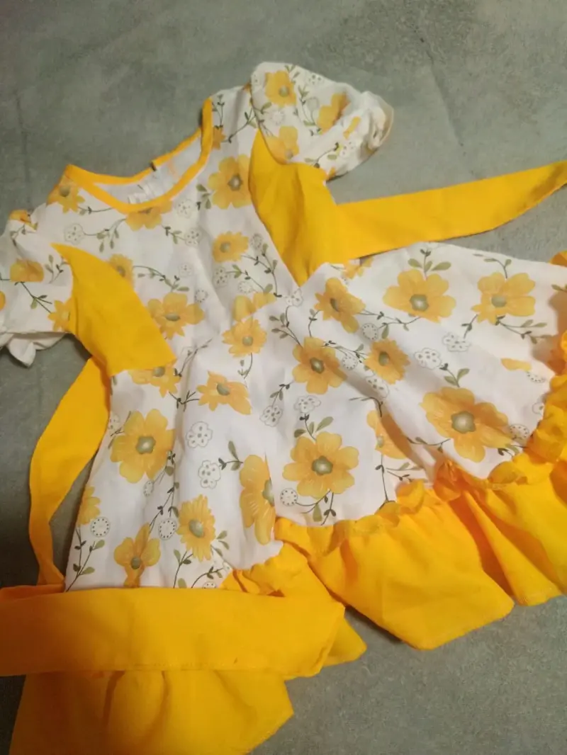Vestido de huasa para niña con flores amarillas - 2