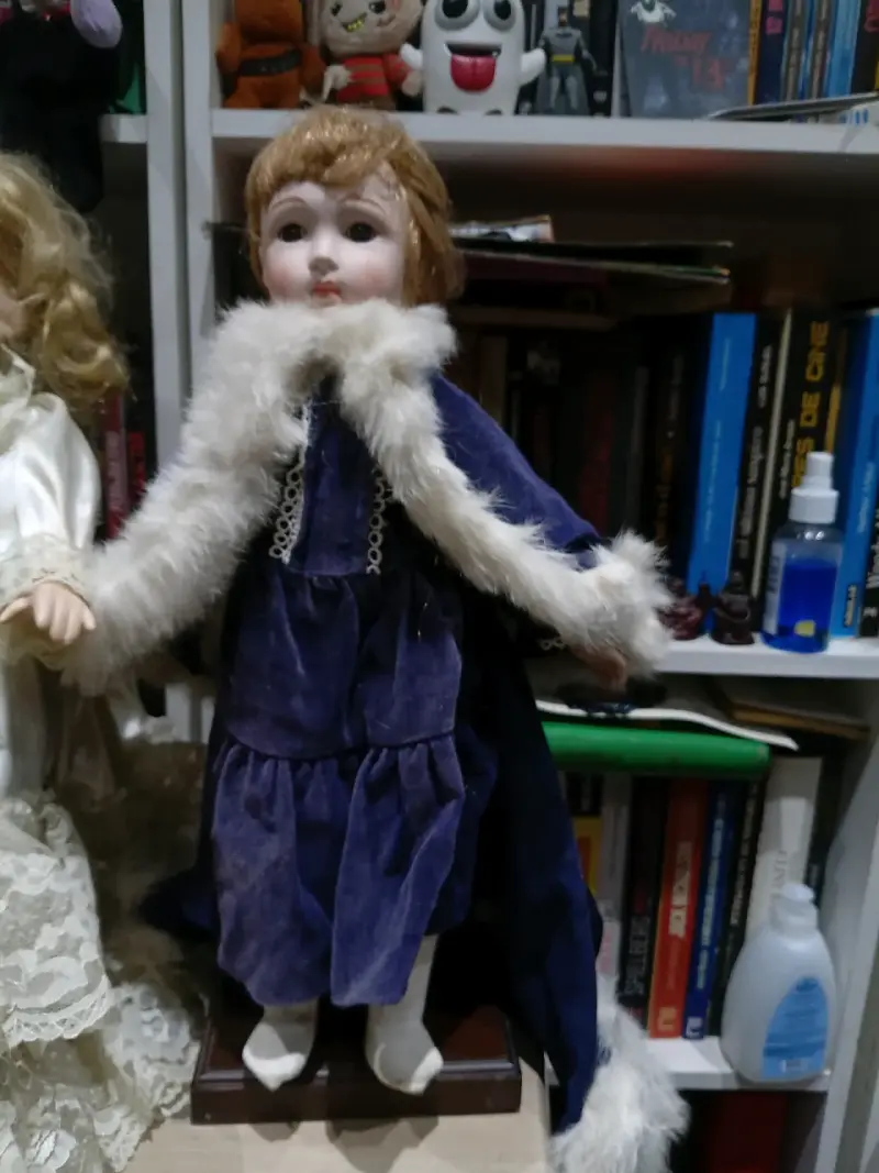 Muñecas de porcelana vintage con vestidos elegantes - 2