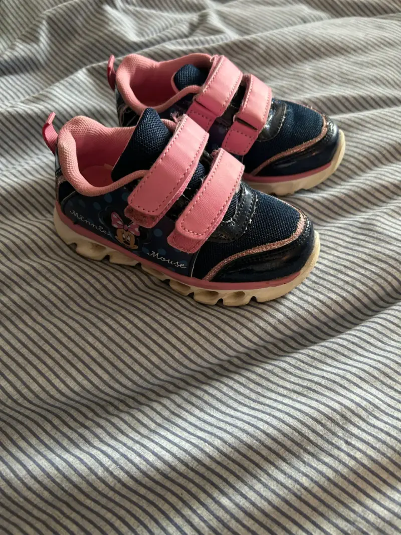 Zapatillas deportivas infantiles azul y rosado - 2