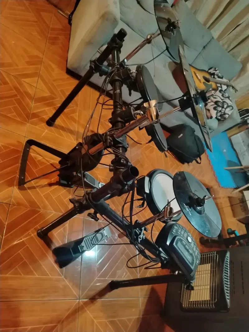 Batería electrónica completa con pedal y platillos - 2