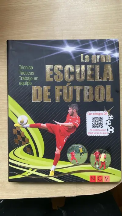 Libro La Gran Escuela de Fútbol con Ejercicios QR - miniatura 1