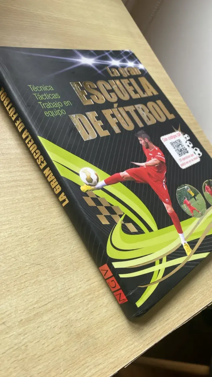 Libro La Gran Escuela de Fútbol con Ejercicios QR - 3