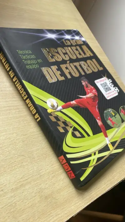 Libro La Gran Escuela de Fútbol con Ejercicios QR - miniatura 3