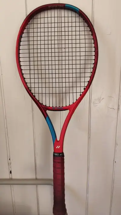 Raqueta de tenis Yonex isométrica roja - miniatura 1