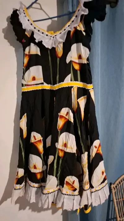 Vestido de china negro con detalles blancos - miniatura 1