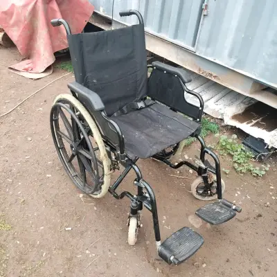 Silla de Ruedas Manual Plegable Negra - miniatura 1