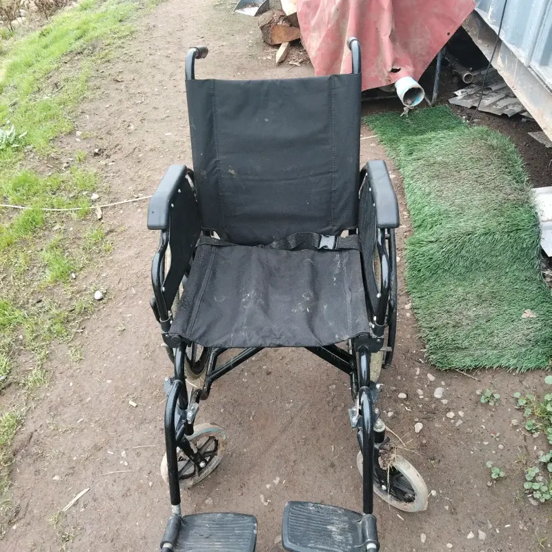 Silla de Ruedas Manual Plegable Negra - 2