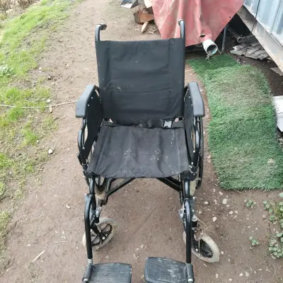 Silla de Ruedas Manual Plegable Negra - miniatura 2