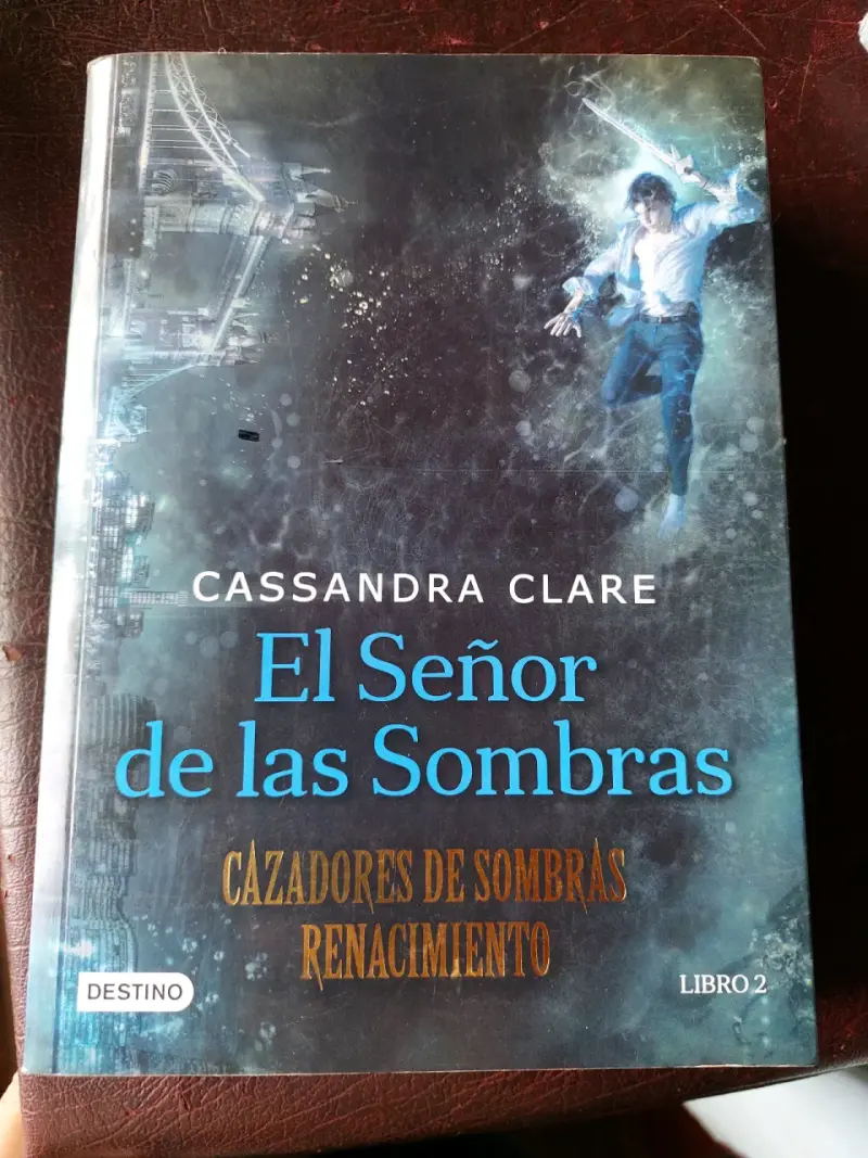 Libro El Señor de las Sombras 2do saga Renacimient - 1