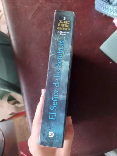 Libro El Señor de las Sombras 2do saga Renacimient - miniatura 2