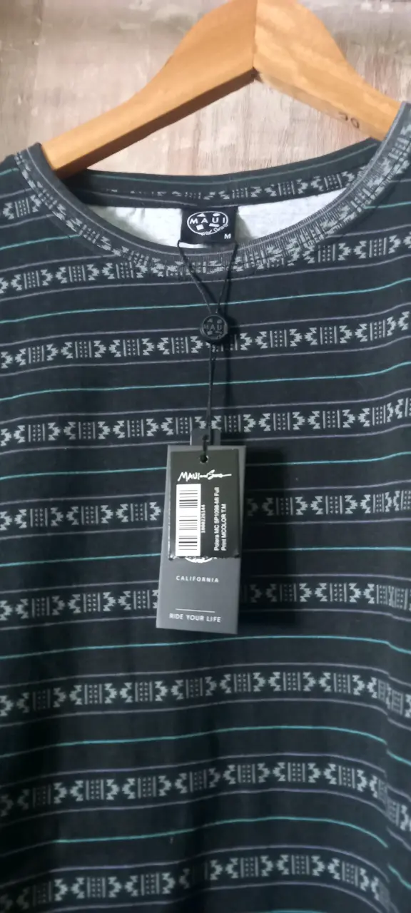 Polera estampada negra Maui and Sons - 2
