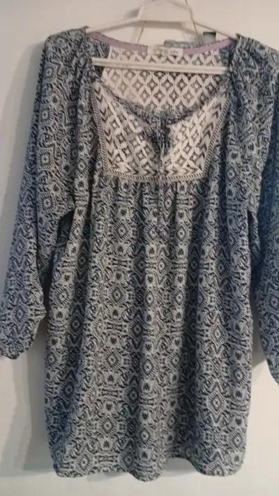 Blusa estampada bohemia con encaje - miniatura 1