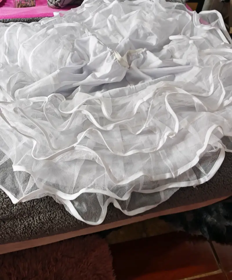 Faldon blanca con volantes para vestido - 1