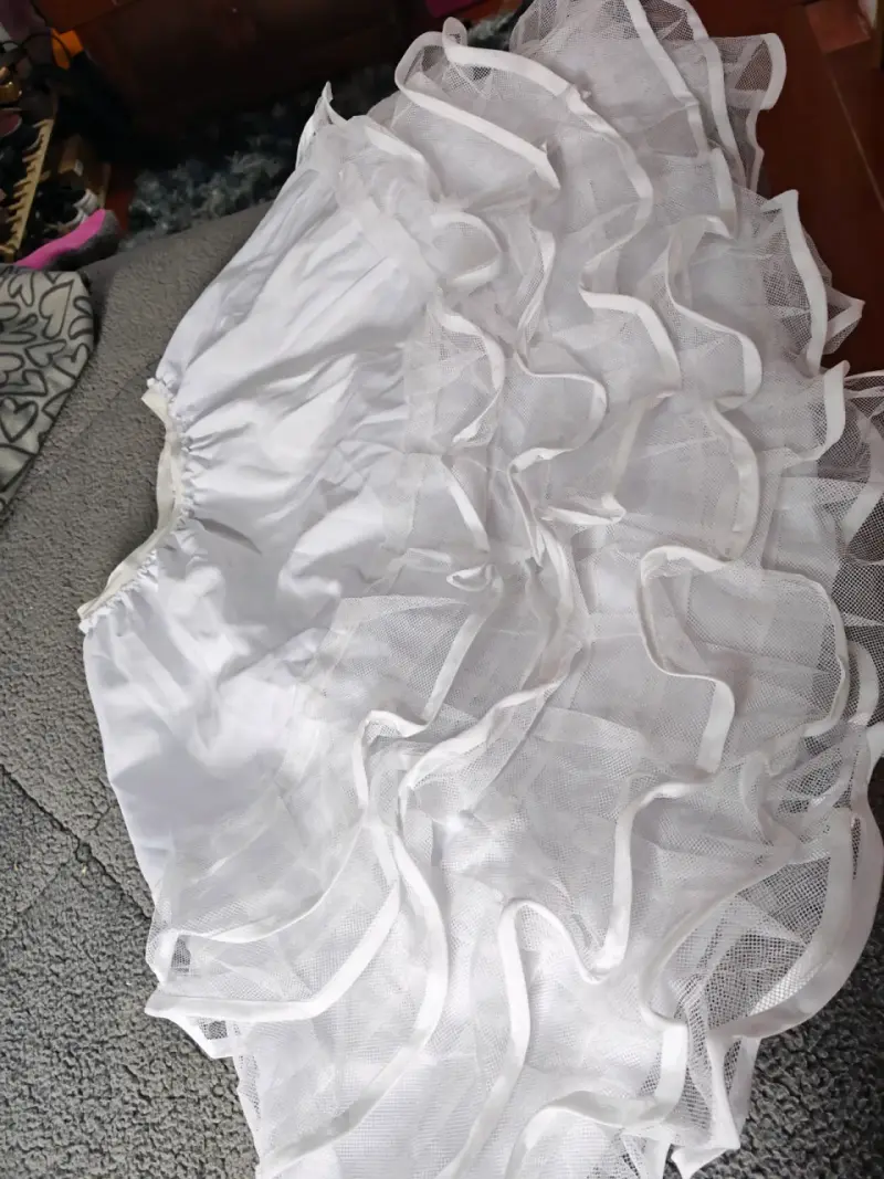 Faldon blanca con volantes para vestido - 2
