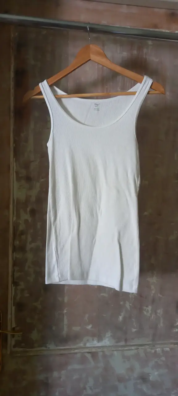 Pack poleras sin mangas Gap, Aeropostal, WetSeal - 1
