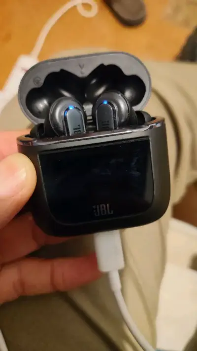 Audífonos Inalámbricos JBL Tour Pro 2 con Cancelación de Ruido - miniatura 2