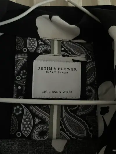 Camisa de flores blanco y negro Denim & Flower - miniatura 2