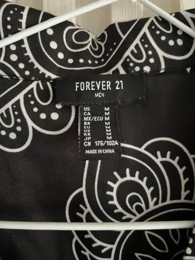 Camisa Hombre Estampada Negra Forever 21 - miniatura 2