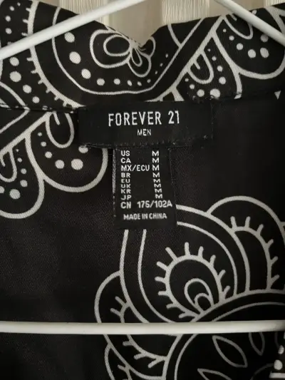 Camisa Hombre Estampada Negra Forever 21 - miniatura 3