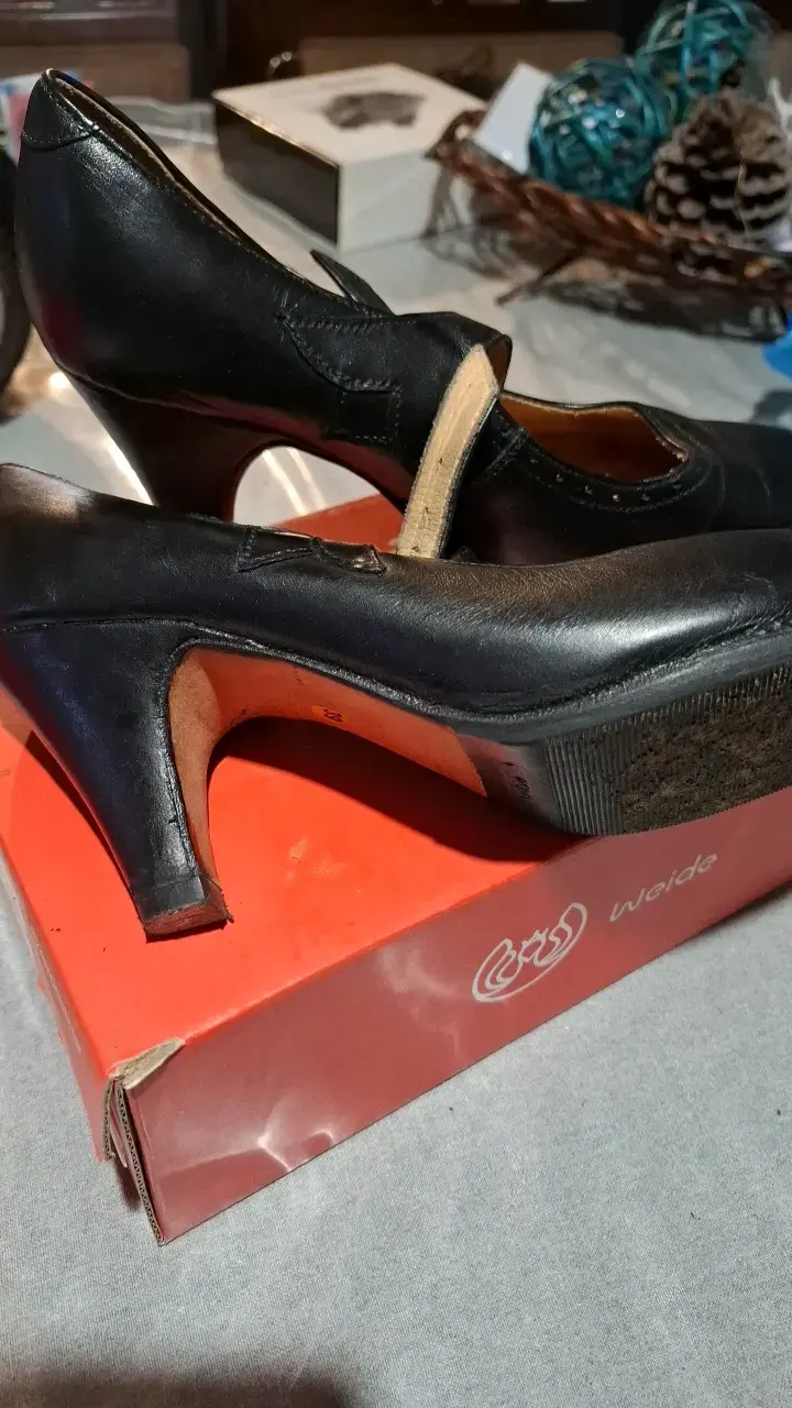Zapato de tacón negro con correa - 3