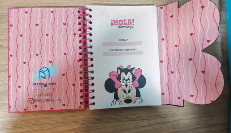 Agenda Minnie Mouse con diseño rosa - 3