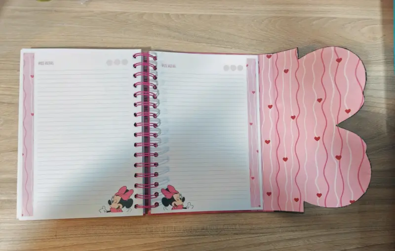 Agenda Minnie Mouse con diseño rosa - 6