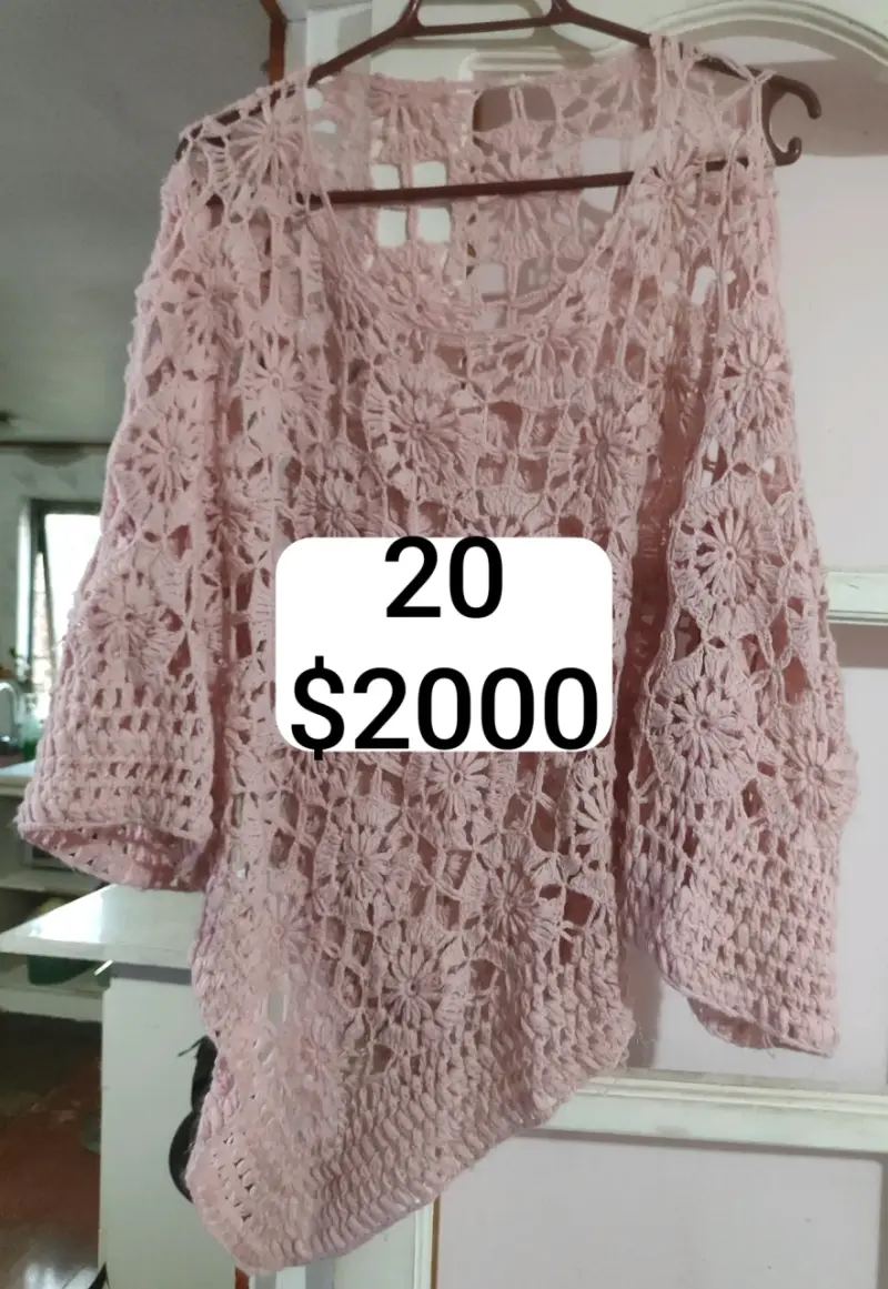 Blusa tejida a crochet color rosa