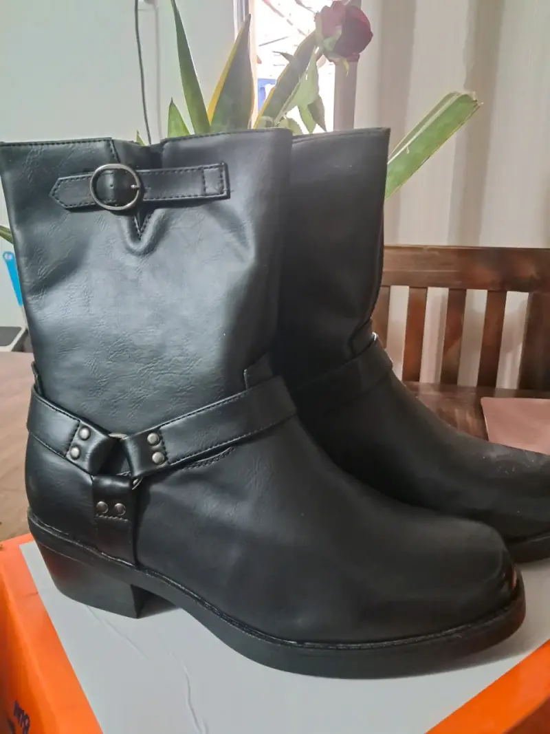 Botas negras de cuero para hombre con hebilla - 2
