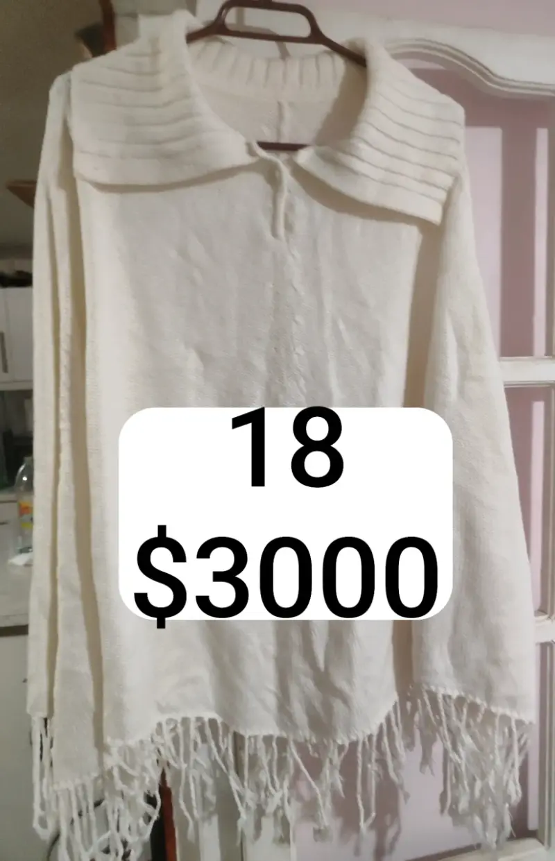 Poncho blanco con flecos para mujer
