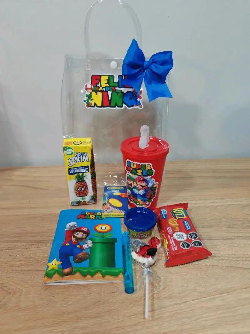 Kit de Regalo con Vaso Personalizado y Dulces - 2