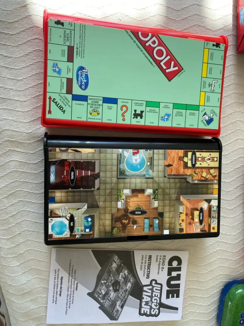 Juegos de viaje Monopoly y Clue - 2