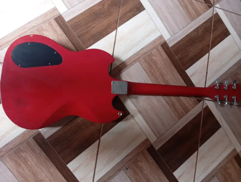 Guitarra eléctrica Squier roja con funda - 2