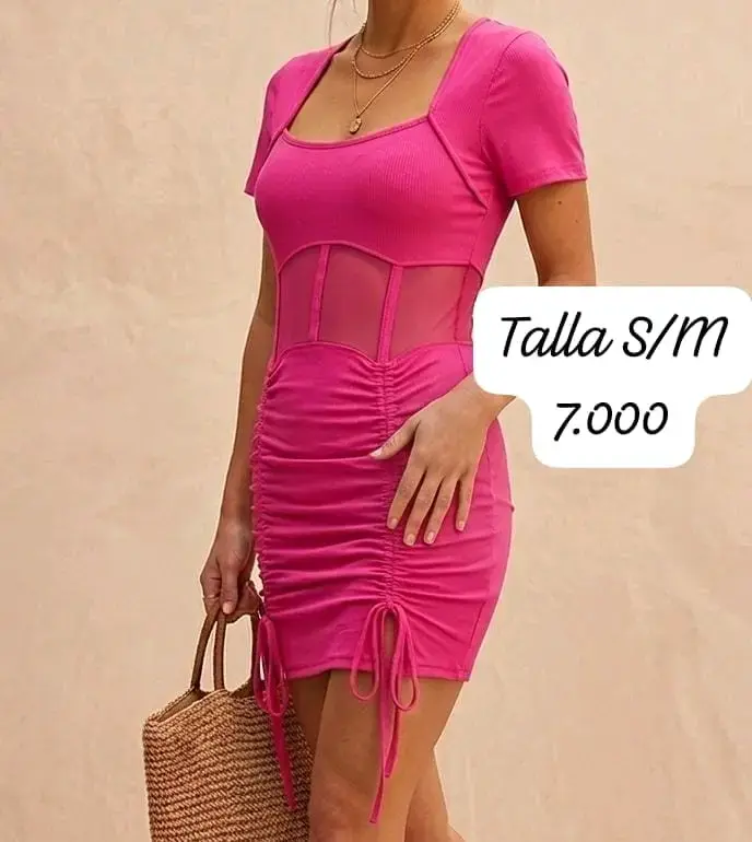 Vestido corto rosa con transparencias