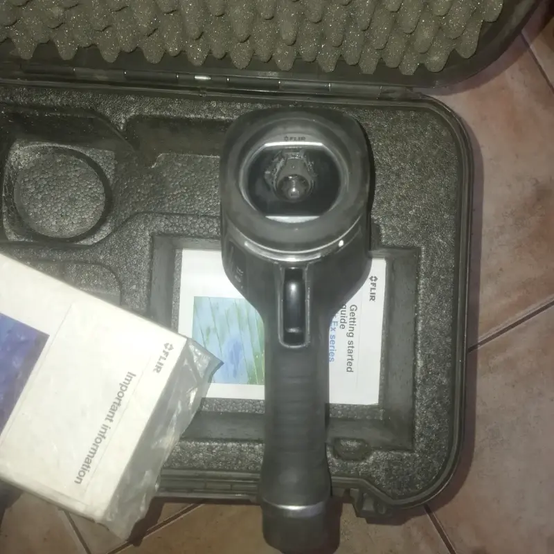 Cámara térmica FLIR E4 con estuche - 4