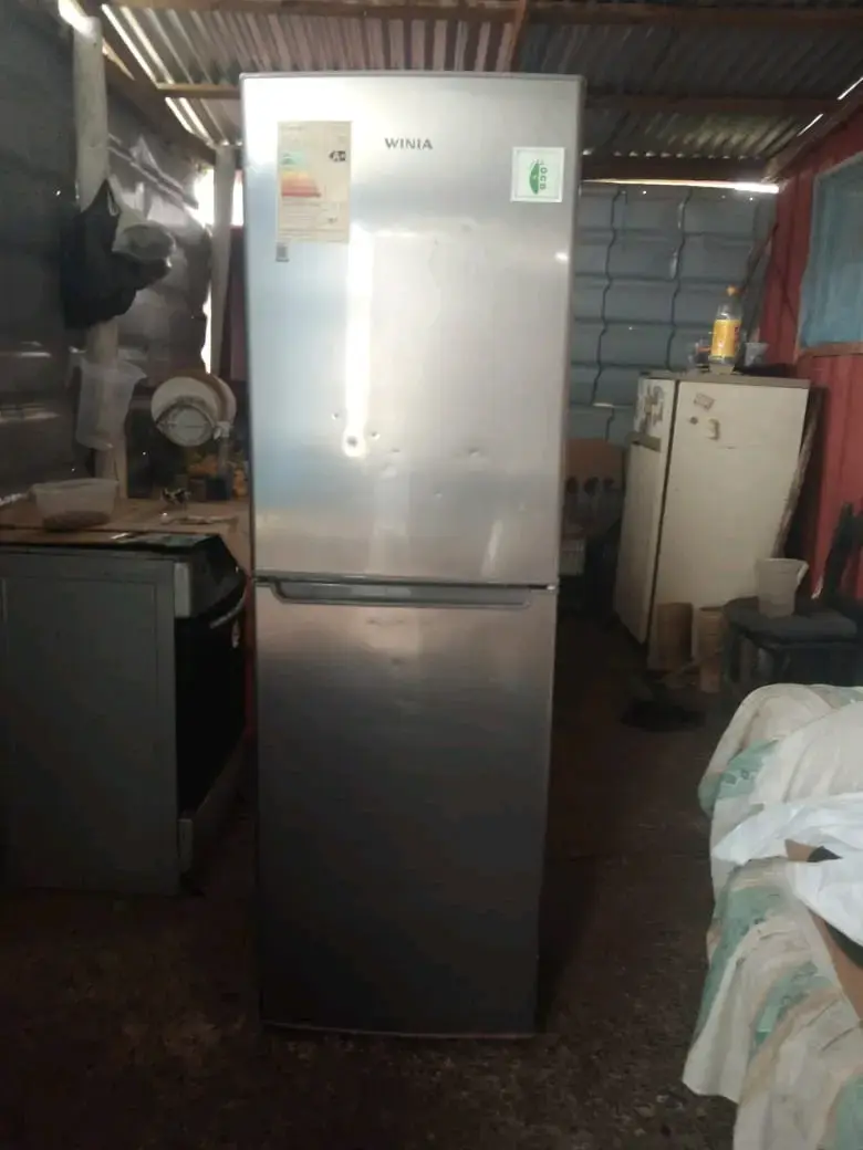 Refrigerador Winia de acero inoxidable - 1